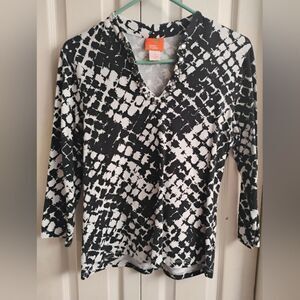 Hearts of Palm Black and White Graphic Fitted Blouse